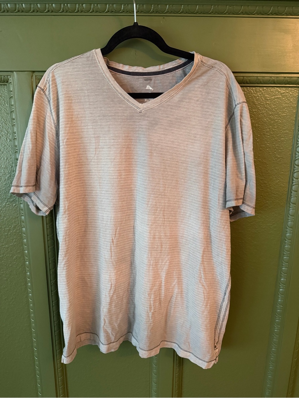 Tommy Bahama Men's V-Neck Short Sleeve Shirt — Light Gray